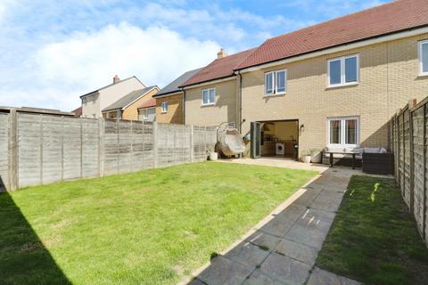 4 bedroom terraced house for sale, Henry Crescent, Rochford, SS4