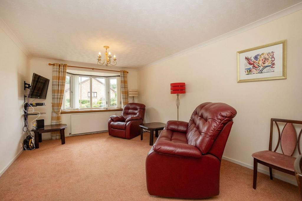 Lounge/dining area