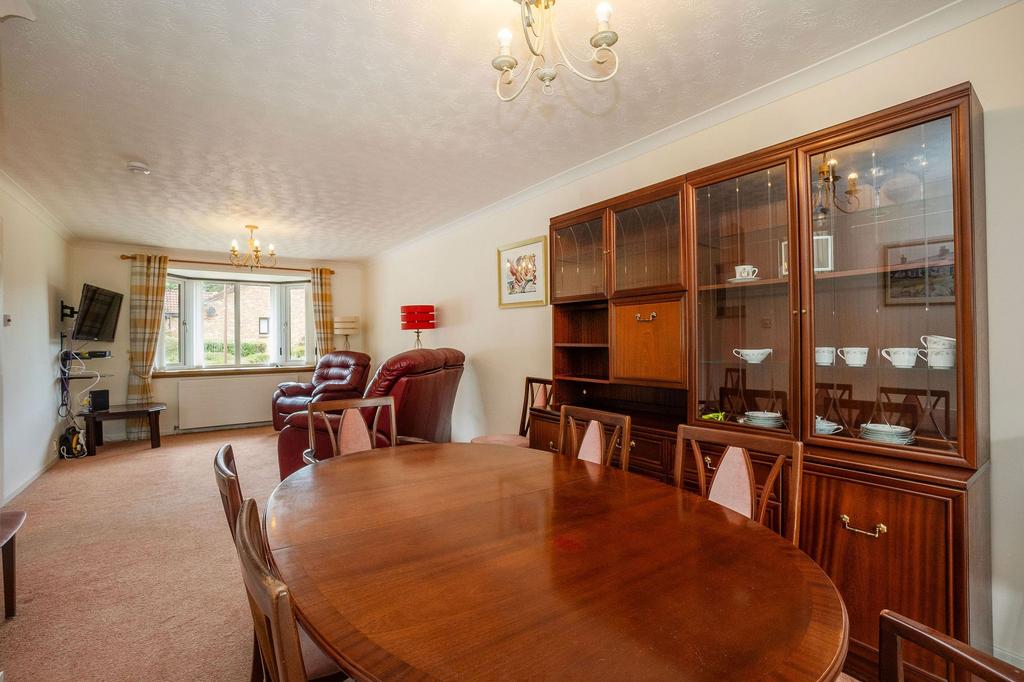 Lounge/dining area