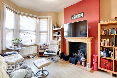 2 bedroom end of terrace house for sale, Shakespeare Drive, Westcliff-On-Sea