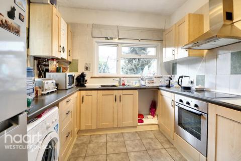 2 bedroom end of terrace house for sale, Shakespeare Drive, Westcliff-On-Sea