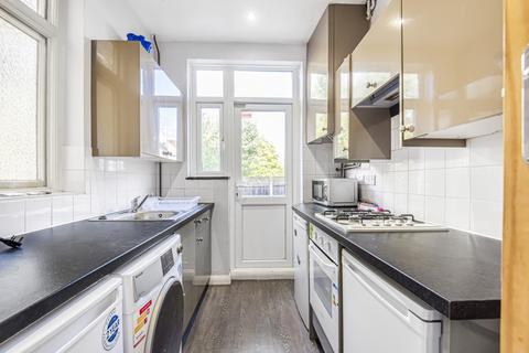 3 bedroom house to rent, Kirkstall Gardens Streatham Hill SW2