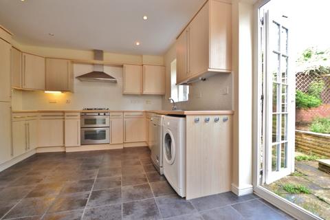 4 bedroom townhouse to rent, Mansion Gate Square, Leeds LS7