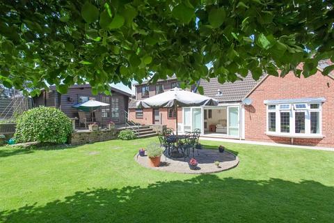 5 bedroom detached house for sale, Leigh Grove, Banbury, OX16 9LN