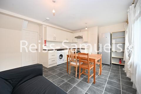 4 bedroom terraced house to rent, Cooks Road, London SE17
