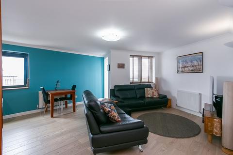35/10 Ocean Drive, Edinburgh, EH6 6JL
