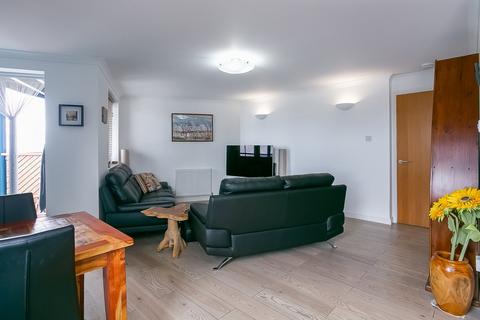 35/10 Ocean Drive, Edinburgh, EH6 6JL