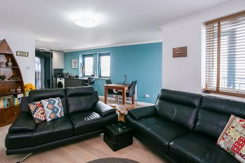 35/10 Ocean Drive, Edinburgh, EH6 6JL