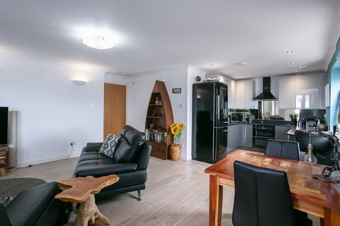 35/10 Ocean Drive, Edinburgh, EH6 6JL