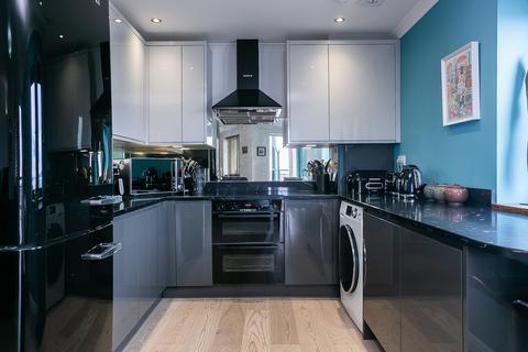 35/10 Ocean Drive, Edinburgh, EH6 6JL