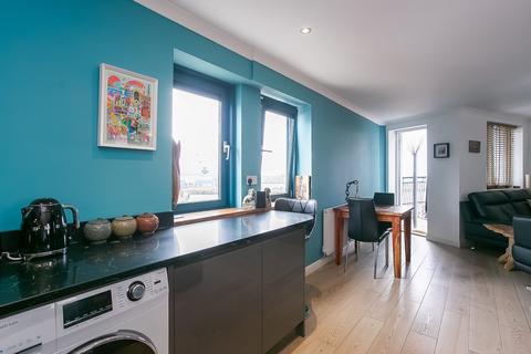 35/10 Ocean Drive, Edinburgh, EH6 6JL