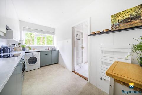 2 bedroom flat for sale, Lindfield Gardens, Surrey GU1