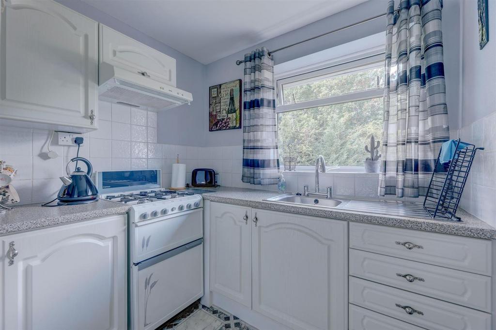 6. Kitchen.jpg