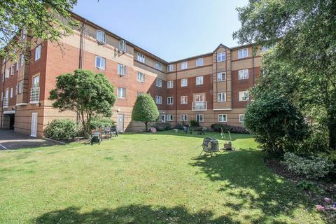 1 bedroom flat for sale, Birnbeck Court-Overs 60`s Ground Floor Flat