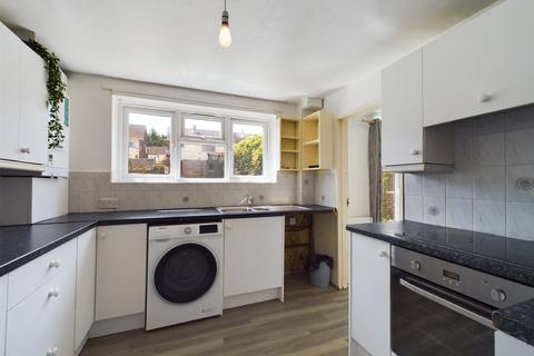 3 bedroom semi-detached house to rent, Wellhouse Road, Maidenhead, Berkshire, SL6
