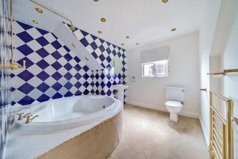 271 Laleham Road, Staines, TW18 2NY