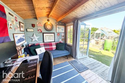 9 Town End, Wilsford, Grantham, NG32 3NX