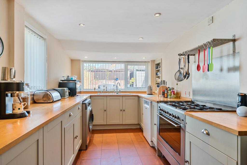 Fitted Kitchen / Breakfast Room