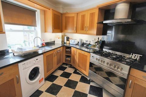 2 bedroom flat for sale, Grove Park Crescent, Gosforth, Newcastle upon Tyne, Tyne and Wear, NE3 1BP