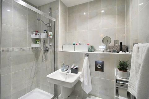 2 bedroom flat for sale, Grove Park Crescent, Gosforth, Newcastle upon Tyne, Tyne and Wear, NE3 1BP