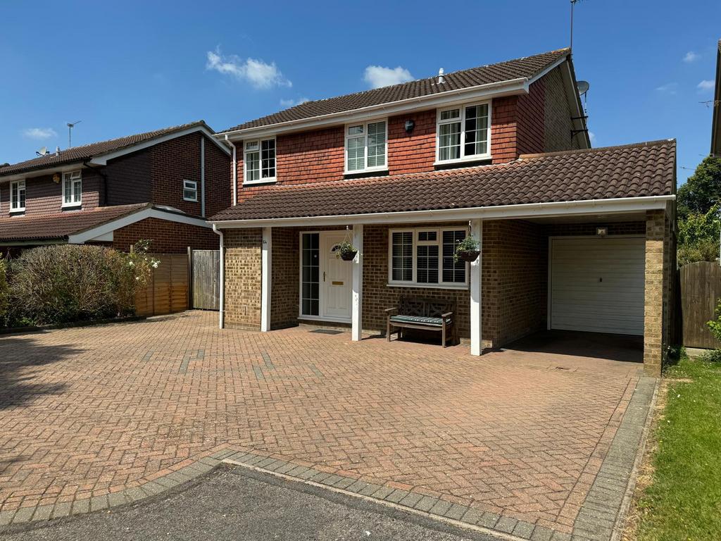 Hatherwood, Leatherhead, KT22 4 bed detached house £773,000