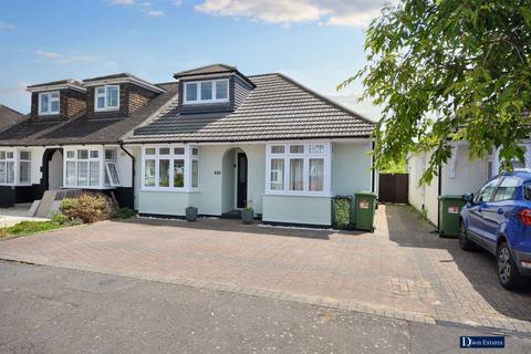 24 Oak Glen, Hornchurch, RM11 2NS