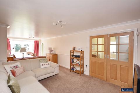 24 Oak Glen, Hornchurch, RM11 2NS