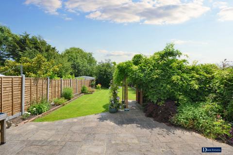 24 Oak Glen, Hornchurch, RM11 2NS