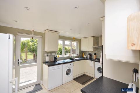 24 Oak Glen, Hornchurch, RM11 2NS