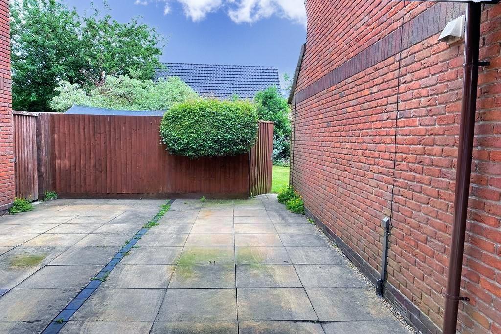 Well Presented 2 Bedroom Semi Detached House...