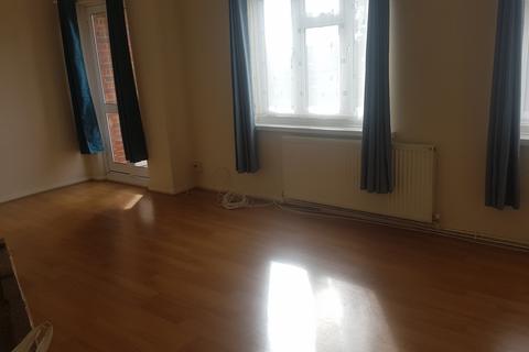 2 bedroom flat to rent, Underhill Court, Underhill, Barnet EN5