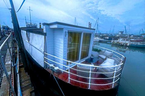 2 bedroom houseboat for sale, Vicarage Lane, Hoo ME3