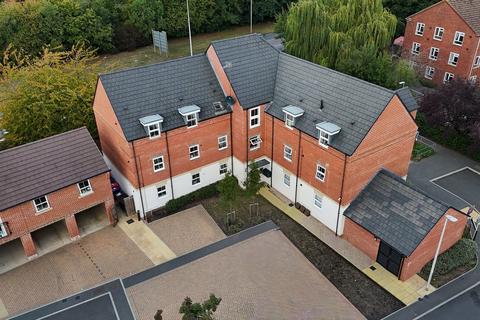 Hutton Close, Newbury, RG14