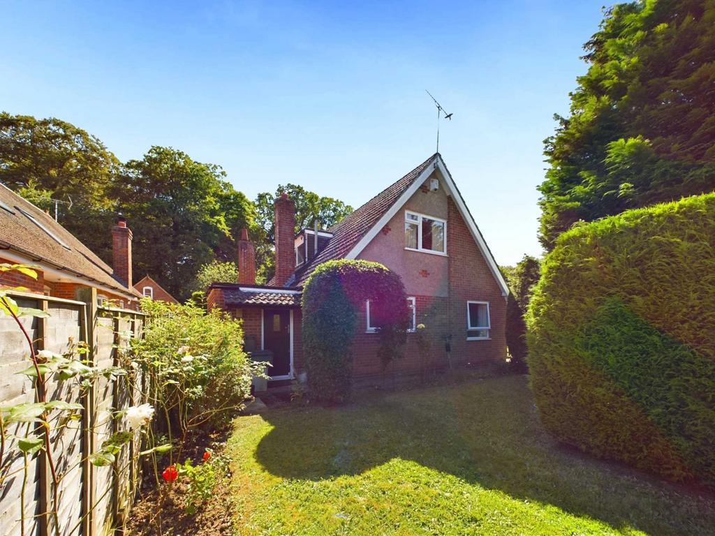 Road, High HP14 3 bed detached house for sale £550,000