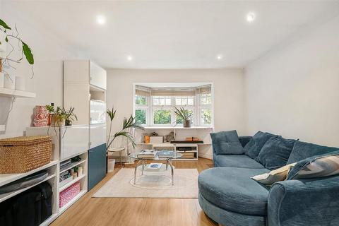 2 bedroom flat to rent, Clockhouse Place, SW15