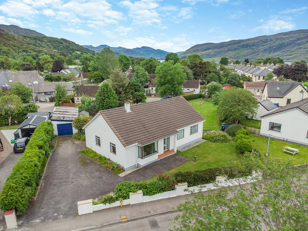 2 Riverside Terrace, Ullapool, IV26 2XG 4 bed bungalow for sale £275,000