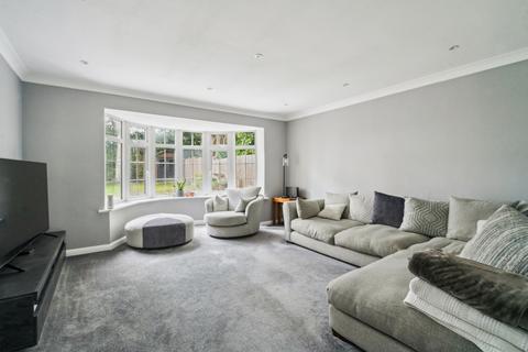 4 bedroom detached house for sale, Moss Close, Pinner Village, HA5