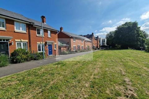 3 bedroom semi-detached house to rent, Jack Russell Close