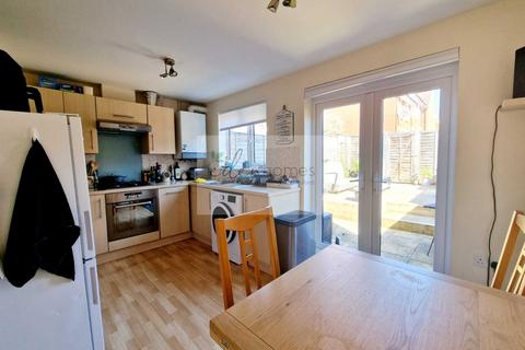 3 bedroom semi-detached house to rent, Jack Russell Close