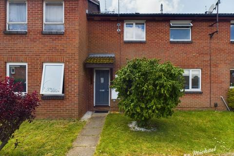 2 bedroom terraced house for sale, Ash Close, Aylesbury, Buckinghamshire