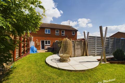 2 bedroom terraced house for sale, Ash Close, Aylesbury, Buckinghamshire