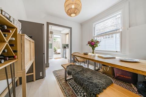 2 bedroom apartment to rent, Crealock Street Earlsfield SW18