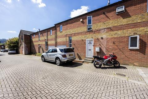 4 bedroom terraced house for sale, Plumstead Avenue, Bradwell Common MK13