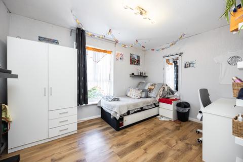 4 bedroom terraced house for sale, Plumstead Avenue, Bradwell Common MK13