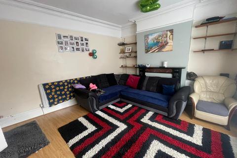 4 bedroom terraced house for sale, Stockwood Crescent, Farley Hill, Luton, LU1