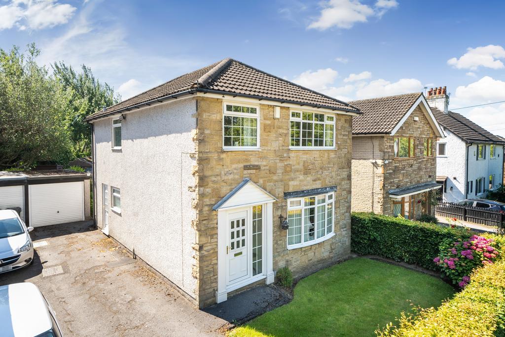 Stonegate Road, Leeds LS17 3 bed detached house for sale £450,000