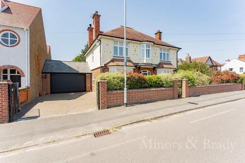 5 bedroom detached house for sale, Corton Road, Gunton