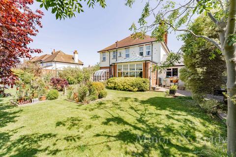 5 bedroom detached house for sale, Corton Road, Gunton