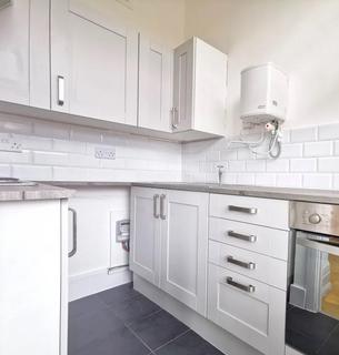 Studio to rent, Queen's Avenue, Muswell Hill, London, N10