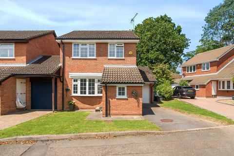 11 Fleet Close, Ruislip, HA4 7AZ